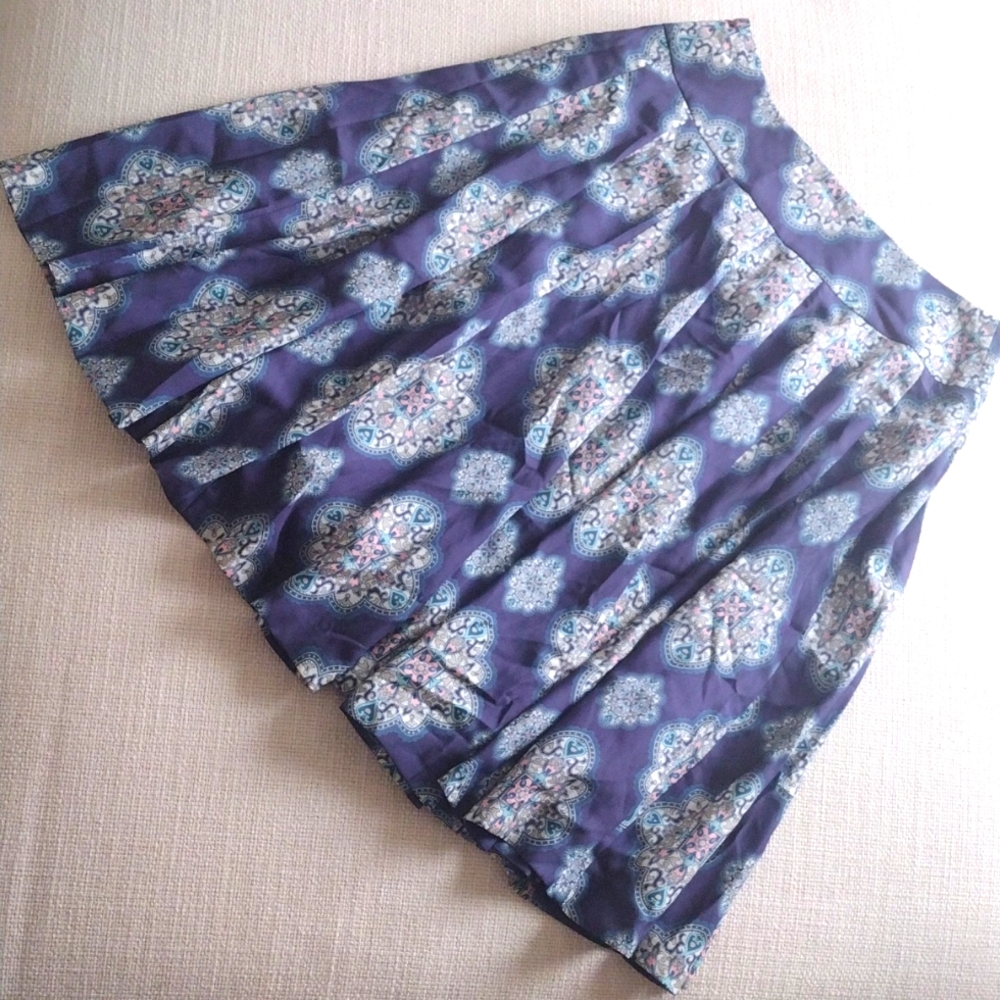 Ann Taylor Midi Skirt. Size 0